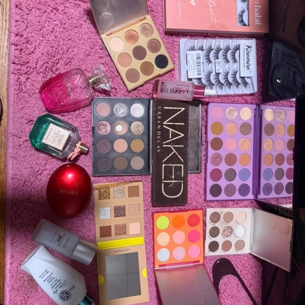 Urban Decay Naked Palette with Neutral and Smoky Shades